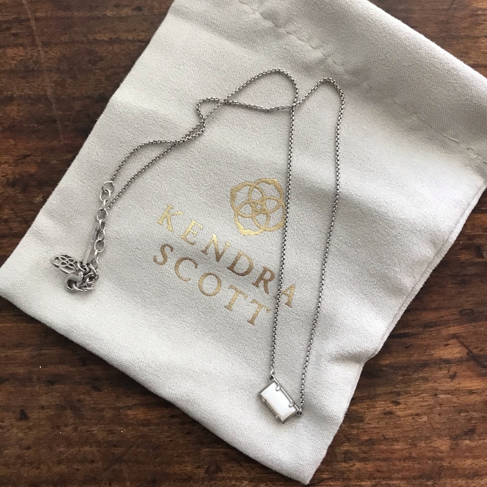 Kendra Scott Necklace 🌸